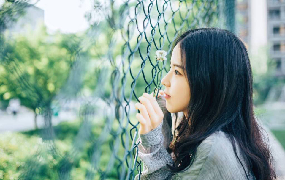 “云长没事便好，城上的情况，我已听闻，怨不得你。”刘备叹了口气，除了关羽这一支人马之外，其他攻上城墙的将士都被赶下来了，关羽上城最早，却是一直厮杀到鸣金时才撤退，足见关羽真的尽力了。